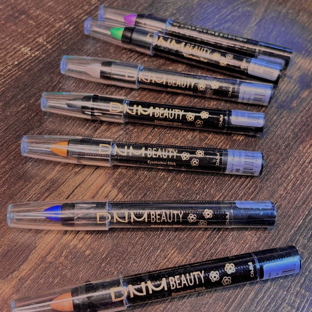 Eyeliner Stick Set - Black, Purple, Gold, Pearl White, Blue, Green, Mocha Beige - Picture 3 of 5